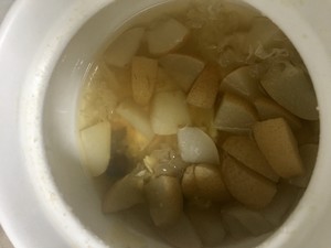 Heat of embellish lung Qing Dynasty relieves a cough the practice measure of soup of tremella snow pear 4