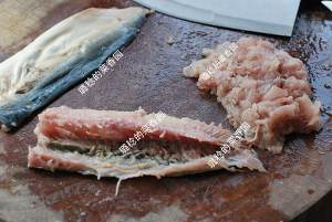 The hand is done [soup of Spanish mackerel a round mass of food] practice measure 3