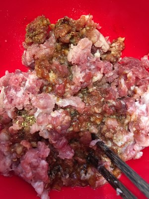 The practice measure of soup of a round mass of food of pork of a variety of Chinese cabbage 1