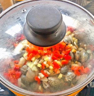 The daily life of a family is delicate the practice measure of Bao of beautiful clam vermicelli made from bean starch 8