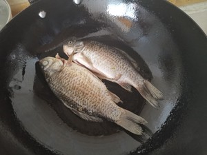 The practice measure of soup of crucian carp fish 6