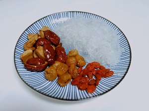 The practice measure of the bird's nest of red jujube longan that stew 2