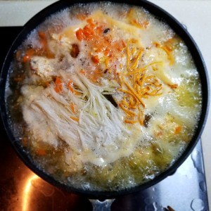 Meatball of chicken breast of Xianggu mushroom carrot soup (reduce weight) practice measure 6