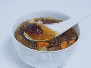 The practice measure of the bird's nest of red jujube longan that stew 4