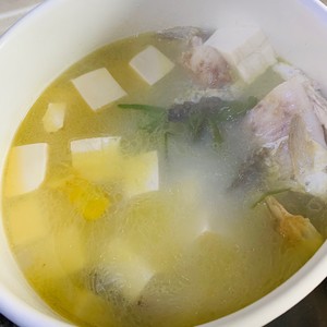 The practice measure of soup of bean curd of crucian carp fish 4