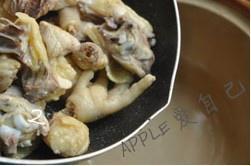 The practice measure of the Xianggu mushroom chicken broth that stew 6