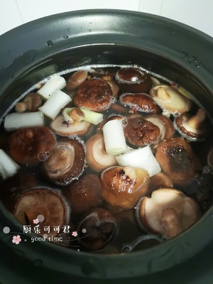 Does Xianggu mushroom warm chop boiling water? [happy days of cocoa gentleman hutch 11] practice measure 7