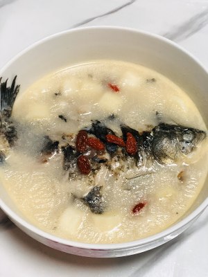 The soup of fish of yam crucian carp with grandma white white milk comes practice measure 8