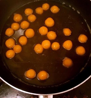 The practice measure of pumpkin small stuffed dumplings masse of glutinous rice flour served in soup 5