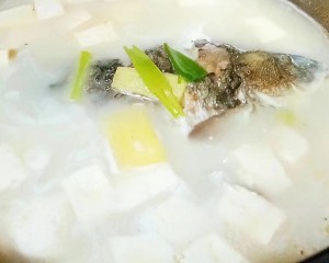 The practice measure of soup of bean curd of crucian carp fish 2