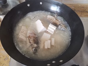 The practice measure of soup of crucian carp fish 11