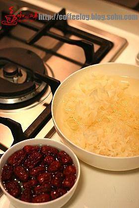 The practice measure of soup of tremella of red jujube lotus seed 1