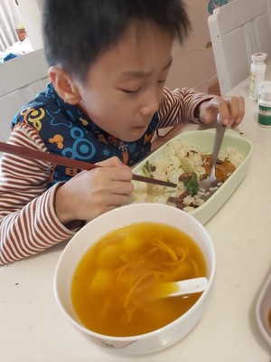 The practice measure that Chinese caterpillar fungus spends bright chicken broth 4