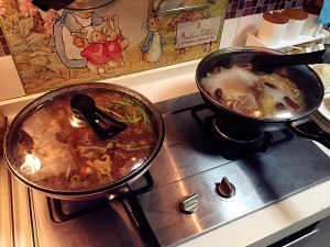 ホールママが赤いスープ羊27のサソリのチャッフェ料理をするように教えている練習方法 
