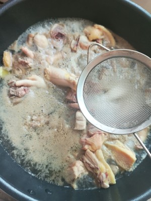 The practice measure of the Xianggu mushroom chicken broth that stew 5