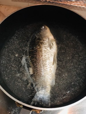 The soup of fish of yam crucian carp with grandma white white milk comes practice measure 4