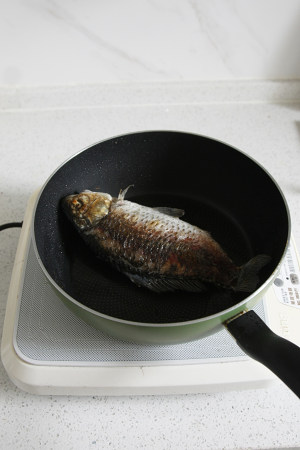 The practice measure of the formula of soup of crucian carp fish that had better use 3