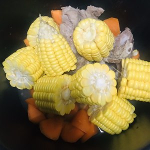 The practice measure of soup of bone of carrot corn pig 3