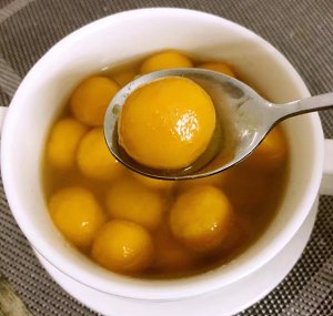 The practice measure of pumpkin small stuffed dumplings masse of glutinous rice flour served in soup 6