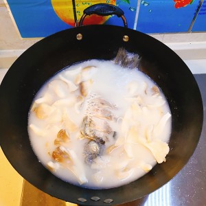 The practice measure of soup of mushroom of crucian carp fish 5