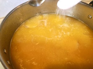 The practice measure of the holothurian chicken broth that spend glue 13