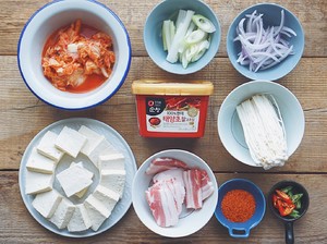Does rice match absolutely? ? The practice measure that learns the soup of bean curd of hot Chinese cabbage that meets 1