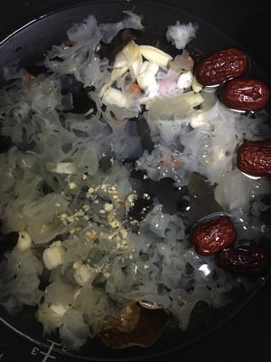 Heat of embellish lung Qing Dynasty relieves a cough the practice measure of soup of tremella snow pear 2