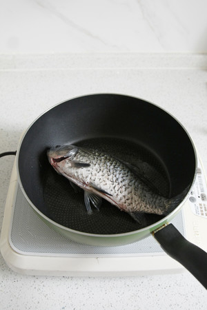 The practice measure of the formula of soup of crucian carp fish that had better use 2