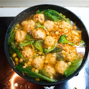 Meatball of chicken breast of Xianggu mushroom carrot soup (reduce weight) practice measure 7