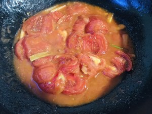 Soup of tomato a round mass of food (Q plays small ball) practice measure 3