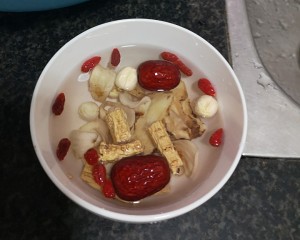 The practice measure of chicken broth of earth of Bao of arenaceous boiler of medlar of angelica dangshen red jujube 1