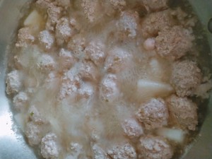 Boiled dumpling of hotpot caraway stuffing (soup of steamed stuffed bun, hamburger, a round mass of food) practice measure 29