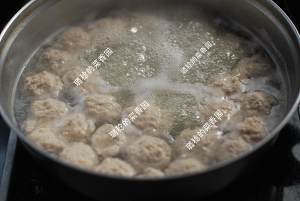 The hand is done [soup of Spanish mackerel a round mass of food] practice measure 16