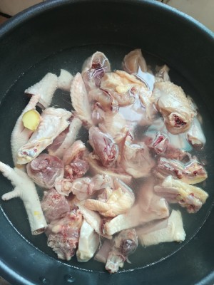 The practice measure of the Xianggu mushroom chicken broth that stew 4