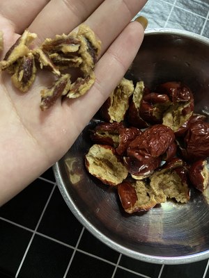 The practice measure of soup of chop of foot of chicken of isinglass of red jujube medlar 3