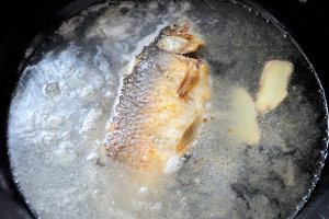 3 crucial step let soup of fish of crucian carp of boiled in clear soup you stew a delicacy of Shang Nong flavour easily the practice measure of the soup of crucian carp fish that lubricious Bai Shi suckles 3