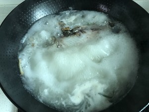 The practice measure of soup of crucian carp fish 4
