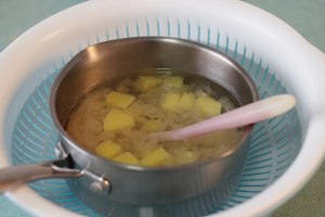 The practice measure of soup of tremella of fruit violet rice 13