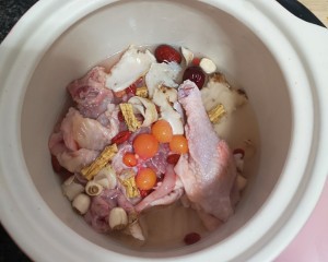 The practice measure of chicken broth of earth of Bao of arenaceous boiler of medlar of angelica dangshen red jujube 3