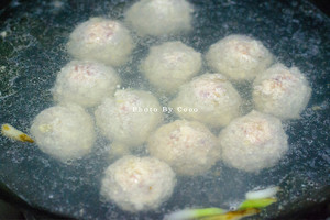 The practice measure of soup of bean curd a round mass of food 8