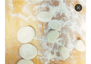 Boiled dumpling of hotpot caraway stuffing (soup of steamed stuffed bun, hamburger, a round mass of food) practice measure 18