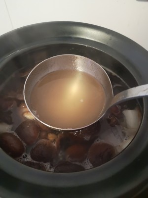 Does Xianggu mushroom warm chop boiling water? [happy days of cocoa gentleman hutch 11] practice measure 10