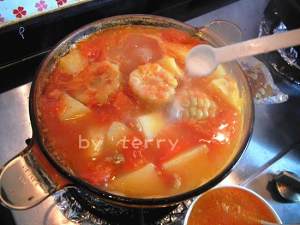 The practice measure of soup of chop of tomato potato corn 8