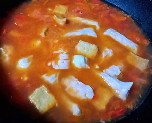 滞在の丸い食べ物の塊のスープの練習方法 トマト鍼治療の手順5 