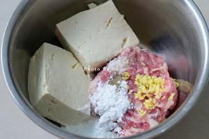 The practice measure of soup of bean curd a round mass of food 2