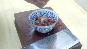 A thick soup of west lake beef, the practice measure of the recipe with soup clear and bright color 1