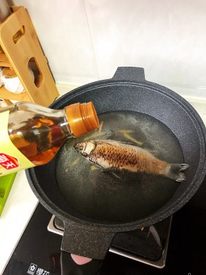 The practice measure that soup of crucian carp fish suckles below dawdler 4