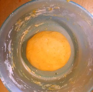 The practice measure of pumpkin small stuffed dumplings masse of glutinous rice flour served in soup 3