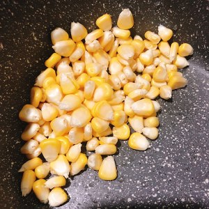 Fresh and tender egg spends corn the practice measure of soup 1