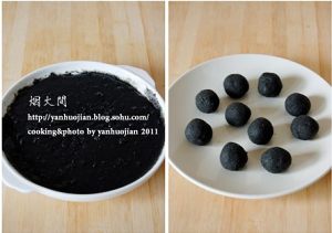 Pumpkin stuffed dumplings masse of glutinous rice flour served in soup (stuffing of black sesame seed) practice measure 2